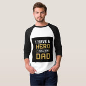 父の日 ヒーローと呼ぶ そんな父を尊敬します Tシャツ (正面フル)