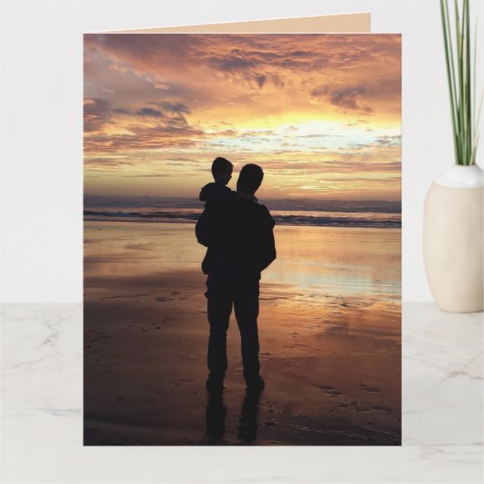 父の日 父と息子の夕焼けビーチカード カード (正面)