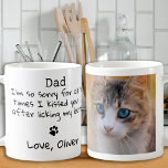 父の日 – 猫おもしろいパパペットフォカスタムト コーヒーマグカップ<br><div class="desc">サプライズパパこの父の日このすごいかわいい犬のパパマグカップ。パパ..何度もキスしてすまない…お尻をなめてから。猫パパのペットお気に入りの写真と名前でパーソナライズ。COPYRIGHT © 2020 Judy Burrows,  Black Dog Art - All Rights Reserved Father's Day - おもしろい Catパパペットフォトコーヒーマカスタムグ</div>