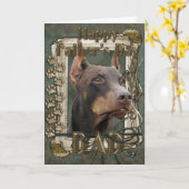 父の日-石造りの足-ドーベルマン犬-赤岩が多い カード (黄色い花)