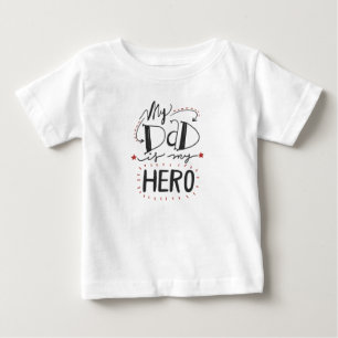父の日- "私のパパです私の英雄"は ベビーTシャツ