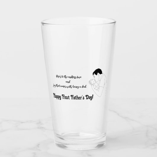 父キスをするベビー、幸福なファースト・ファーザーズ・デー。 タンブラーグラス (正面)