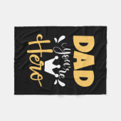 父ギフトパパお前は英雄 フリースブランケット (正面(横))