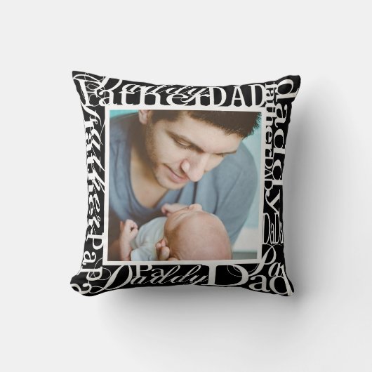父パーソナライズされたの日ワードコラージュ黒 クッション (正面)