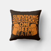 父生き延び親が一度に1杯のビール クッション (裏面)