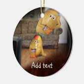 父親が眠るソファのポテト セラミックオーナメント (左)