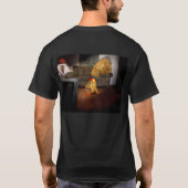 父親が眠るソファのポテト Tシャツ (裏面)