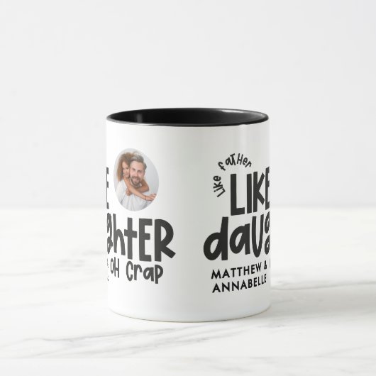 父親のように娘の写真がおもしろい好き マグカップ (中央)