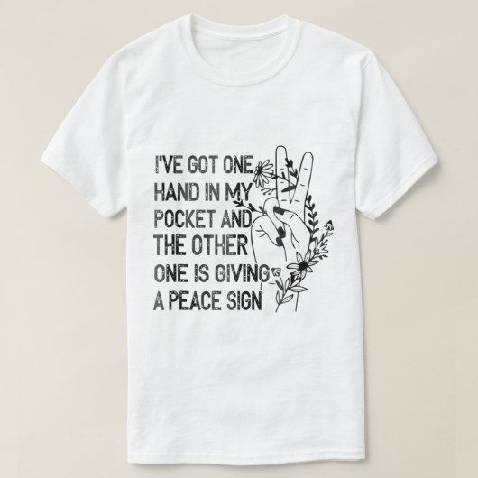 片手得をポケットに入れ、もう片手はギブだ Tシャツ (デザイン正面)