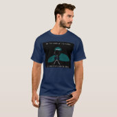 片眼の神は王である、・・・ Tシャツ (正面フル)