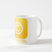 版権の記号のマグ コーヒーマグカップ (正面右)