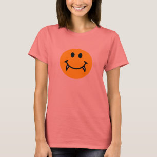 牙が付いている吸血鬼の顔 Tシャツ