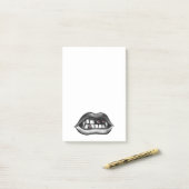 牙と悪い生き物を持つ吸血鬼の口 ポストイット (デスク上)