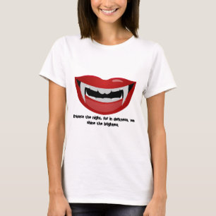牙と歯を持つ吸血鬼 Tシャツ