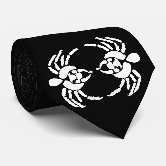 牙の毒液を持つくも ネクタイ (ロール)