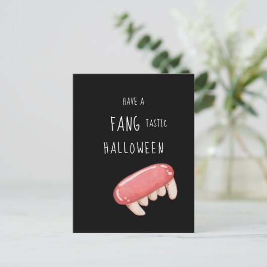 牙（きば）で最高のハロウィン　|　不気味な吸血鬼の牙 シーズンポストカード (スタンド正面)