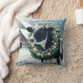 牛がライトのついたクリスマスリースを身に着けている クッション (ブランケット)