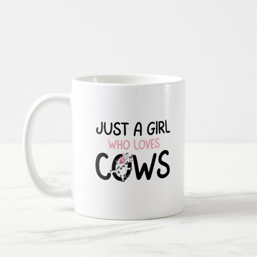 牛が大好きな女の子 かわいい牛の農場 コーヒーマグカップ (左)