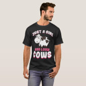 牛が大好きな女の子 牛 ギフト Tシャツ (正面フル)