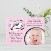 牛が月を飛び越えるベイビーフォト誕生日 招待状 (スタンド正面)