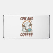 牛とコーヒー、ウェスタンおもしろいガール デスクマット (正面)