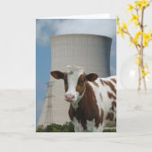 牛と原子力冷却タワーのグリーティングカード カード (黄色い花)