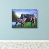 牛と子牛の丘の静かな転が湖 キャンバスプリント (インサイチュ (ウッドフロア))