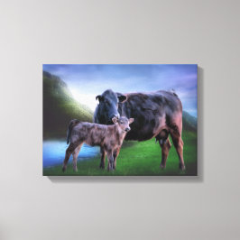 牛と子牛の丘の静かな転が湖 キャンバスプリント