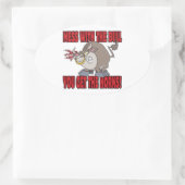 牛と混乱して角を取る態度漫画 楕円形シール (バッグ)