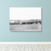 牛と荷馬車の列が黒い丘へ キャンバスプリント (インサイチュ (ウッドフロア))