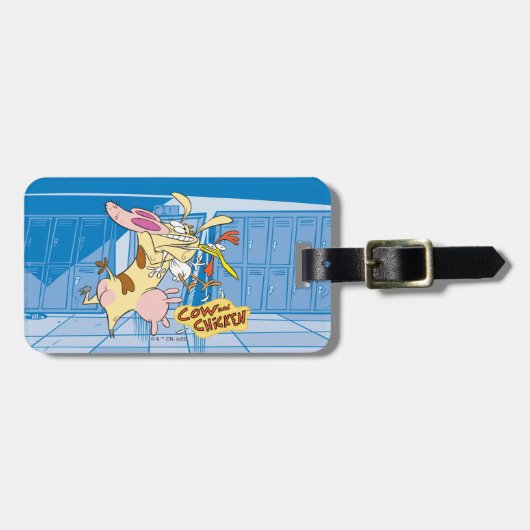 牛と鶏のハグのグラフィック ラゲッジタグ (正面横)