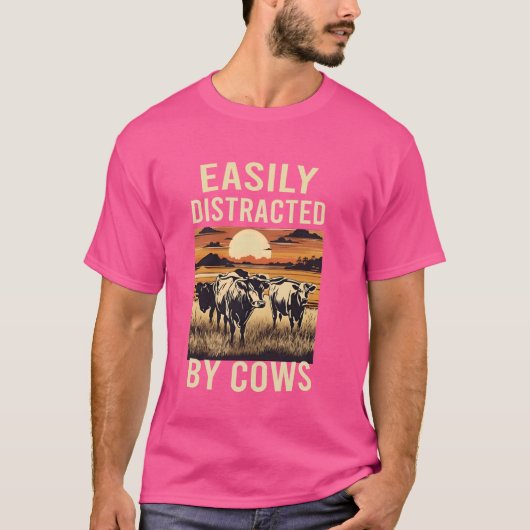 牛に気を取られがち 冗談 牛の飼育者 レトロ ヴィンテージ Tシャツ (正面)