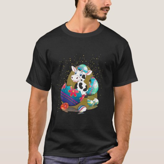 牛のイースターエッグ 幸せなイースターバニーのTシャツ Tシャツ (正面)
