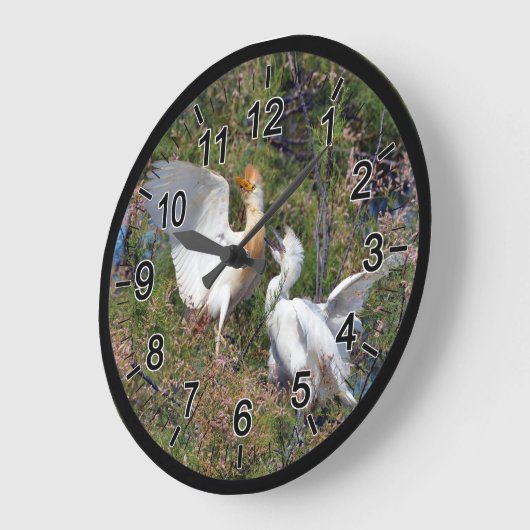 牛のサギと小さなサギは木に ラージ壁時計 (傾斜)