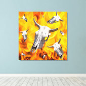 牛のスカルと火 キャンバスプリント (インサイチュ (ウッドフロア))