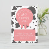 牛のパターンのスポットブラウンピンク誕生日パーティー 招待状 (スタンド正面)