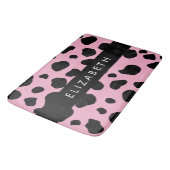 牛のプリント，牛の斑点，ピンクの牛，あなたの名前 バスマット (アングル)