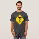 牛の侵略Tシャツ Tシャツ (正面フル)