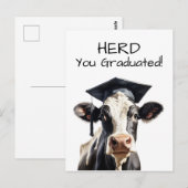 牛の卒業カード「Herd You Graduated」ユーモア溢れるデザイン ポストカード (正面/裏面)