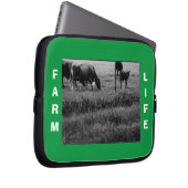牛の家族の農場の生活 ラップトップスリーブ (正面右)