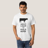 牛の恋人の酪農保場Calm Hug a Heifer Tシャツ (正面フル)