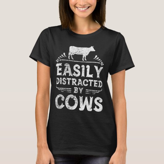 牛の牛の農家ティーおもしろいに容易に気を取られる Tシャツ (正面)