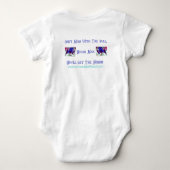 牛の白いワンピースとベビーを台無しにしない ベビーボディスーツ (裏面)