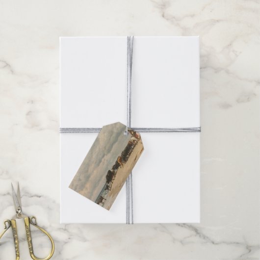 牛の群れが海の横に(by Eugene Burnand) ギフトタグ (より糸付き)