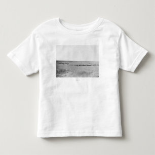 牛の群れを持つカウボーイの遠景 トドラーTシャツ
