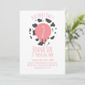 牛の誕生日パーティーアニマルプリントパターンピンクブラウン 招待状 (スタンド正面)