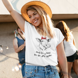 牛の赤いバンダナのおもしろい女性 Tシャツ