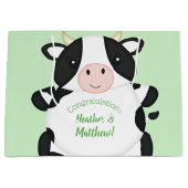 牛の赤ちゃんシャワーグリーン ラージペーパーバッグ (正面)