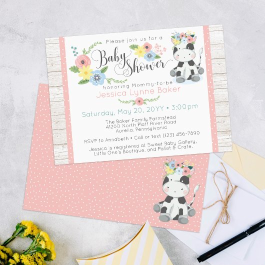 牛の赤ちゃんシャワー |可愛いフローラカーフ素朴オンウッド 招待状