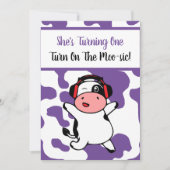 牛の踊り家畜をテーマにした少女1歳の誕生日 招待状 (正面)